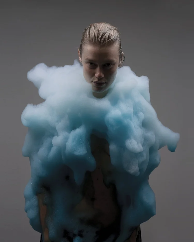 لوسی مک‌ری Lucy McRae طراح محصولات آینده 5 آسان: باشگاه طراحی و پرورش محصول لوسی مک‌ری: طراح محصولات آینده (Lucy McRae)