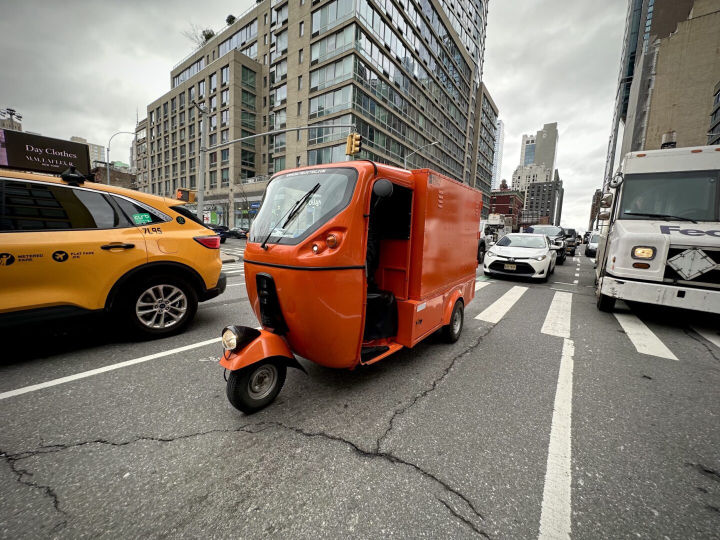 Trucks and Tuk Tuks: 🚚 طراحی وسایل نقلیه از لنز Christopher Herwig Trucks and Tuk Tuks 🚚 طراحی وسایل نقلیه از لنز Christopher Herwig 1 آسان: باشگاه طراحی و پرورش محصول Trucks and Tuk Tuks: 🚚 طراحی وسایل نقلیه از لنز Christopher Herwig