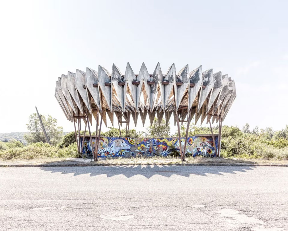 🚌 ایستگاههای اتوبوس شوروی: پروژهٔ عکاسی Christopher Herwig – Soviet Bus Stops ایستگاه های اتوبوس شوروری پروژهٔ عکاسی کریستوفر هرویگ 12 آسان: باشگاه طراحی و پرورش محصول 🚌 ایستگاههای اتوبوس شوروی: پروژهٔ عکاسی Christopher Herwig – Soviet Bus Stops