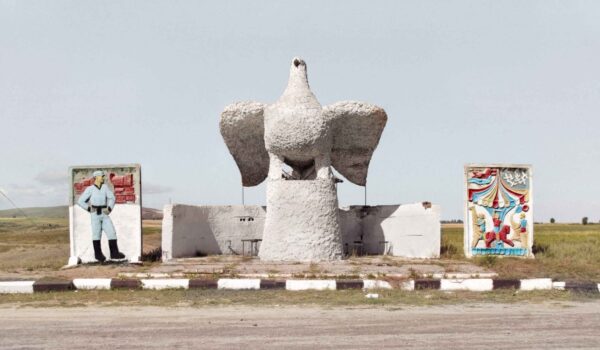 ایستگاه های اتوبوس شوروری پروژهٔ عکاسی کریستوفر هرویگ 4 آسان‌سازان 🚌 ایستگاه‌های اتوبوس شوروی: پروژهٔ عکاسی Christopher Herwig – Soviet Bus Stops