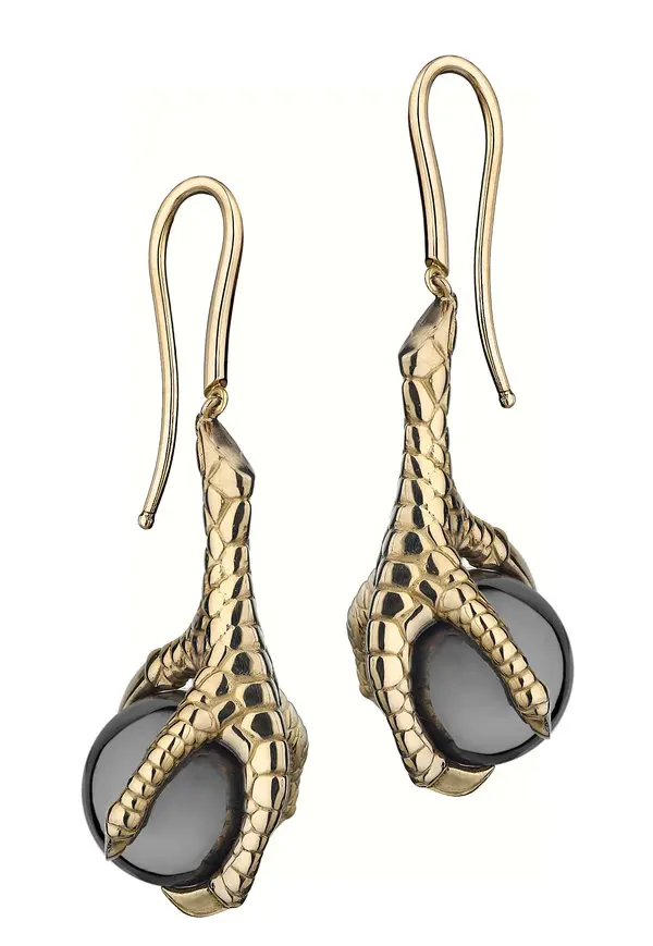 Shaun Leane — طراح جواهری که مرز بین مد، هنر و وحشی‌بودن را محو کرد 1 آسان‌سازان Shaun Leane: جواهراتی که مرز بین مد، هنر و خشونت را محو کرد