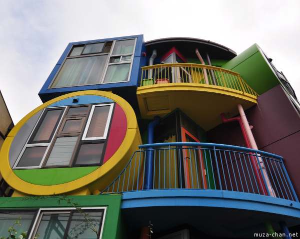 آپارتمان‌های سرنوشتِ تغییرپذیرِ میتاکا 1 آسان‌سازان آپارتمان‌های میتکا: معماری برای نامیرایی! «Reversible Destiny Lofts – Mitaka»