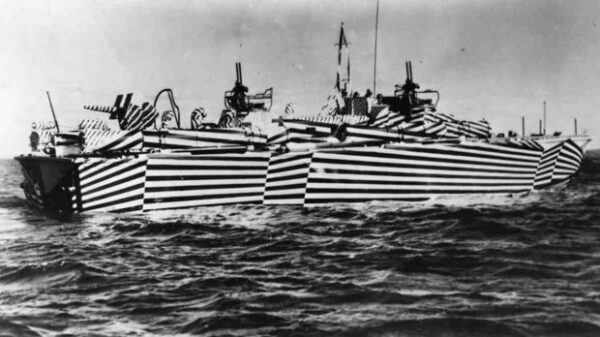 استتار دزل الگوی مؤثر جنگ جهانی دوم برای کشتی های جنگی Dazzle Camouflage 3 آسان‌سازان استتار دزل: الگوی مؤثر جنگ جهانی دوم برای ناو های جنگی Dazzle Camouflage