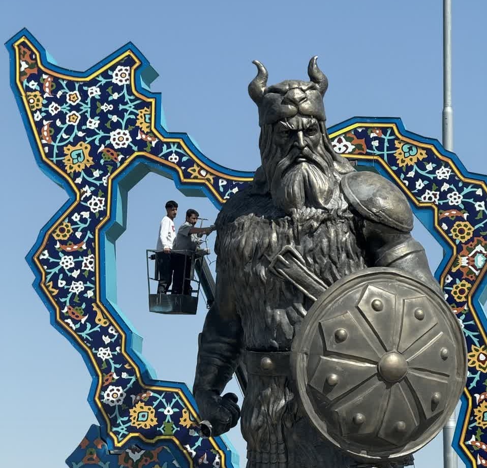 مجسمه های شاهنامه فردوسی رستم مشهد 6 آسان‌سازان اسطوره‌ها؛ موتور پنهان تخیل در فرهنگ ایران