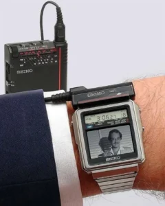 ساعت مجهز به تلوزیون در دهه0 Seiko TV Watch 4 آسان‌سازان ساعت مجهز به تلوزیون در دهه80 Seiko TV Watch