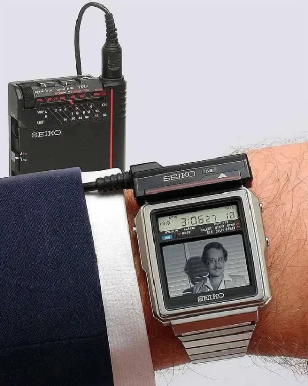 ساعت مجهز به تلوزیون در دهه0 Seiko TV Watch 4 آسان‌سازان ساعت مجهز به تلوزیون در دهه80 Seiko TV Watch