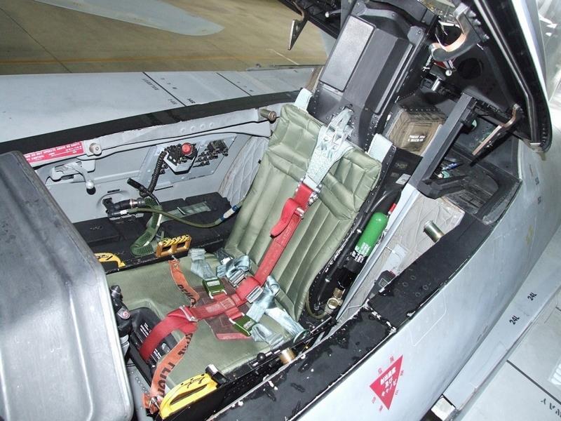 ACES II Survival Kit صندلی بقا خلبان3 1 آسان‌سازان ACES II Survival Kit: صندلی بقا خلبان