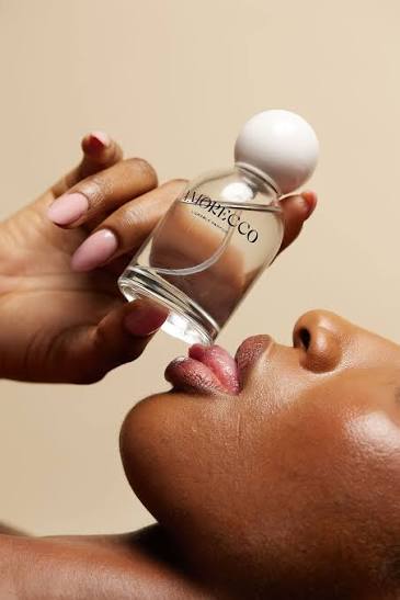 👅 Amorecco؛ عطرهای لیسیدنی 1 آسان‌سازان عطرهای لیسیدنی:👅 Amorecc