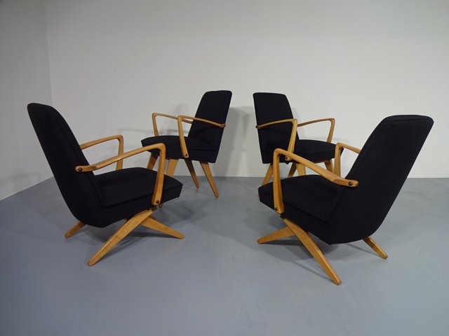 Scissor Chair؛ صندلی‌ای که با تغییر هندسه‌ی پایه‌ها، به لانژر تبدیل می‌شود 5 آسان‌سازان صندلی‌ قیچی 1950 با مکانیسم پنهان، به لانژر تبدیل می‌شود Scissor Chair