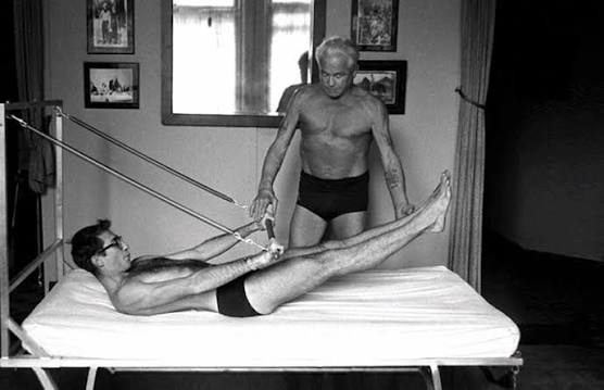 جوزف پیلاتس معمار بدن و طراح ابزارها ورزش Joseph Pilates 4 آسان‌سازان جوزف پیلاتس: معمار بدن و طراح ابزارها ورزش | Joseph Pilates